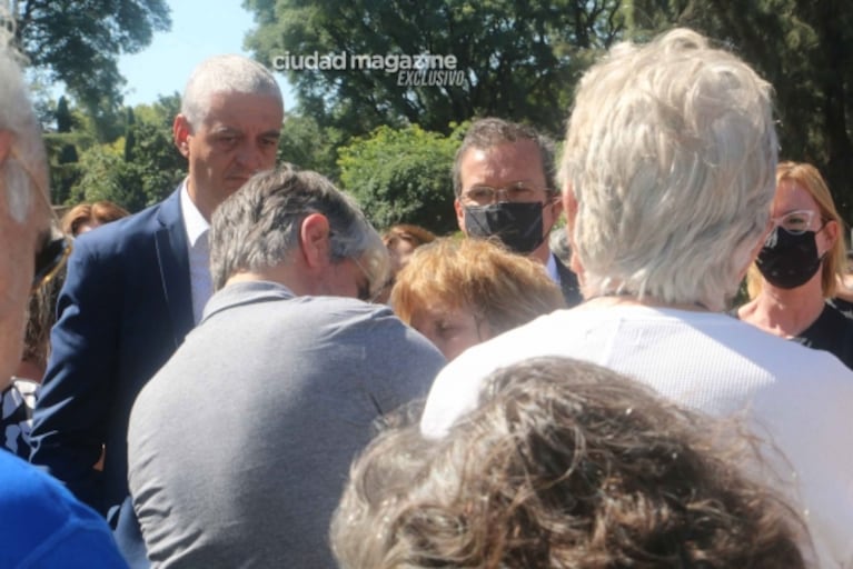 Las fotos del doloroso último adiós a Arturo Bonín: familiares y sus amigos actores en la despedida