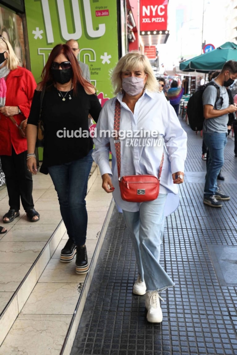 Las fotos del doloroso último adiós a Enrique Pinti: los famosos lo despidieron en Calle Corrientes