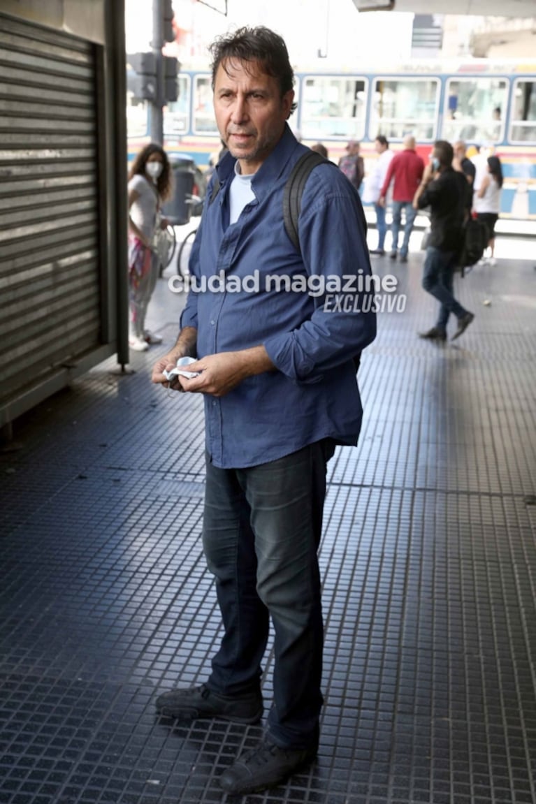 Las fotos del doloroso último adiós a Enrique Pinti: los famosos lo despidieron en Calle Corrientes