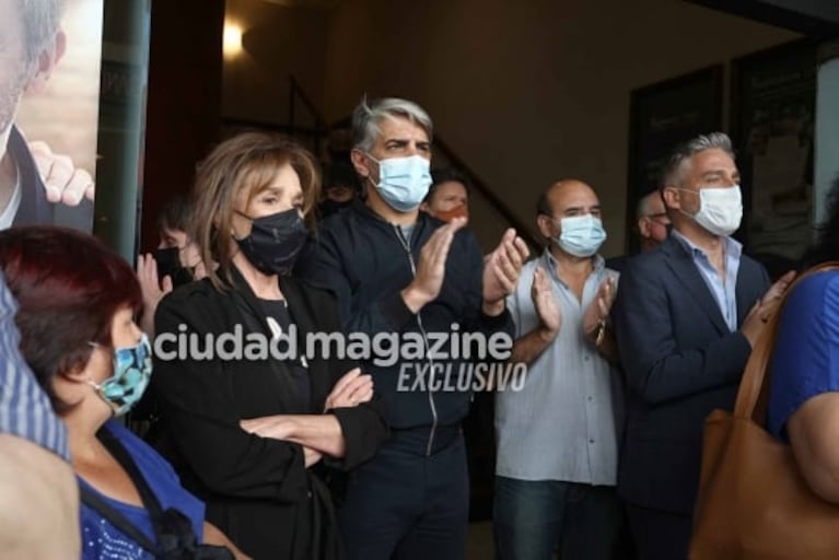 Las fotos del doloroso último adiós a Enrique Pinti: los famosos lo despidieron en Calle Corrientes