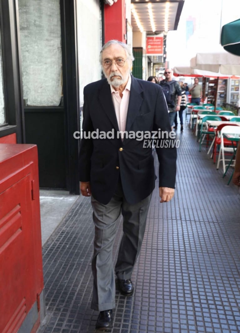 Las fotos del doloroso último adiós a Enrique Pinti: los famosos lo despidieron en Calle Corrientes