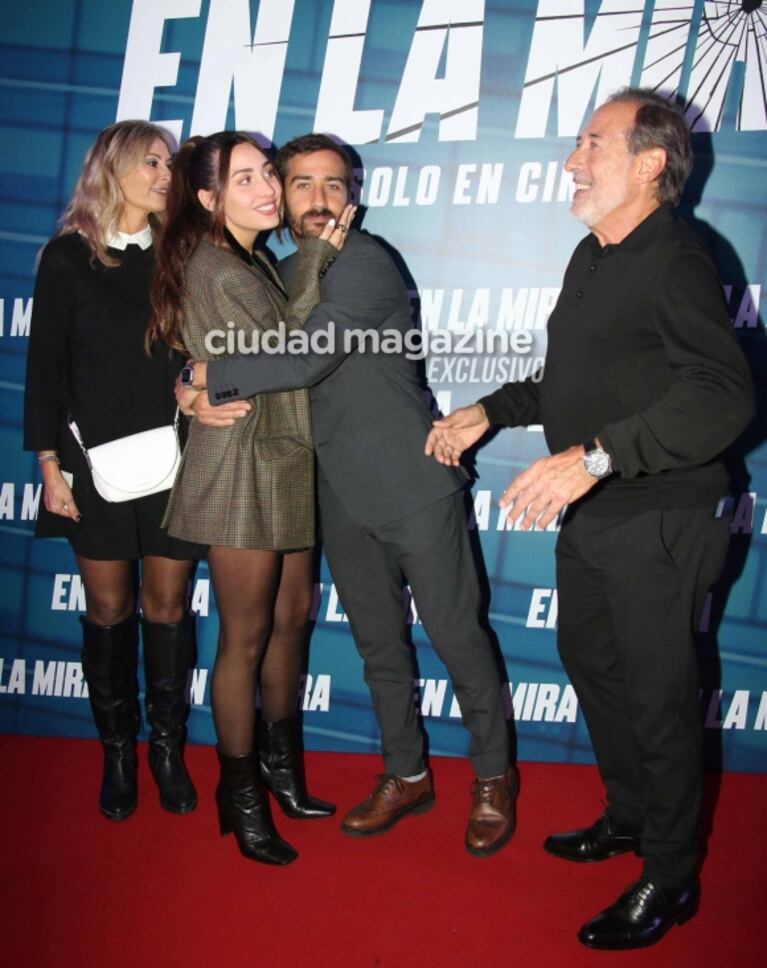 Las fotos del estreno de "En la mira": el impactante look de Emilia Attias y muchas parejitas