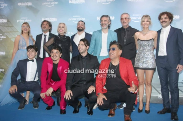 Las fotos del estreno de la serie de Diego Maradona: el elenco de Sueño Bendito a puro glamour en la cancha de Argentinos Juniors