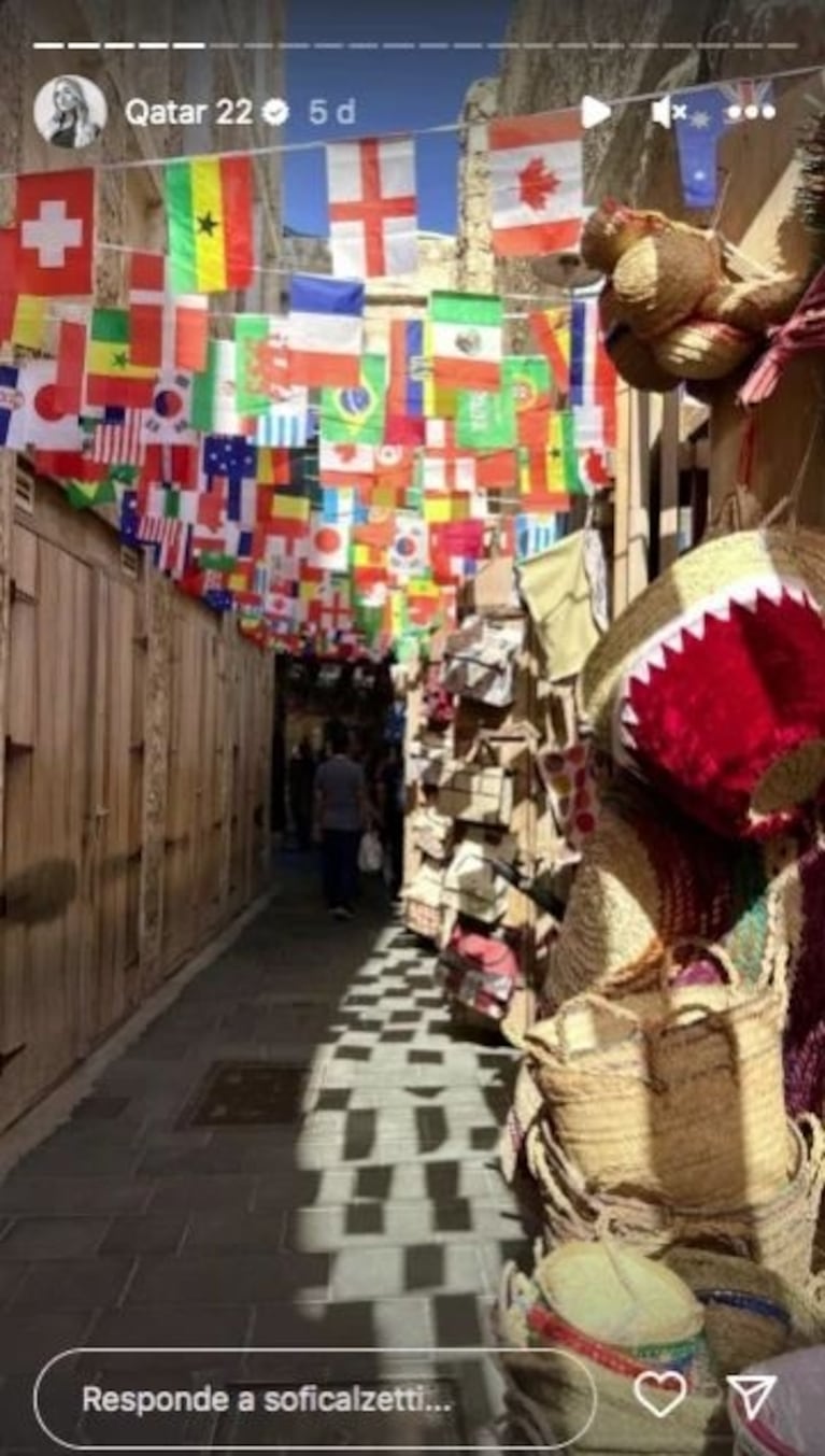 Las fotos del Kun Agüero y Sofía Calzetti, enamorados en Qatar: paseos, comidas exóticas y mucha pasión