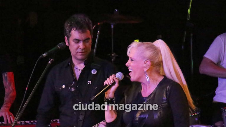 Las fotos del recital de Valeria Lynch en La Trastienda: miradas cómplices en el escenario con Mariano Martínez. (Foto: Movilpress)