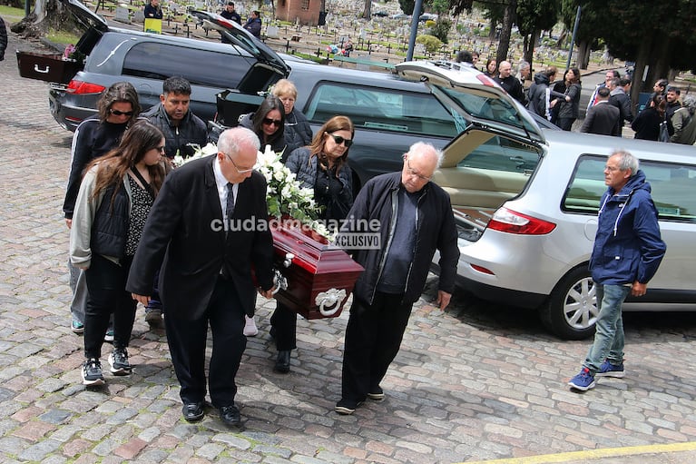 Las fotos del último adiós a Antonio Grimau en el Cementerio de Chacarita.