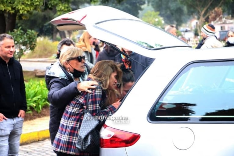 Las fotos del último adiós a Cacho Fontana en el cementerio de la Chacarita