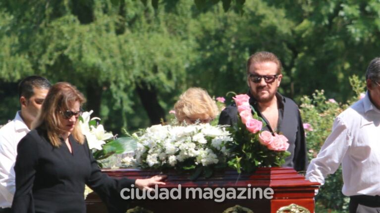 Las fotos del último adiós de María Engracia, la madre de Lucía y Joaquín Galán. (Foto: Movilpress)
