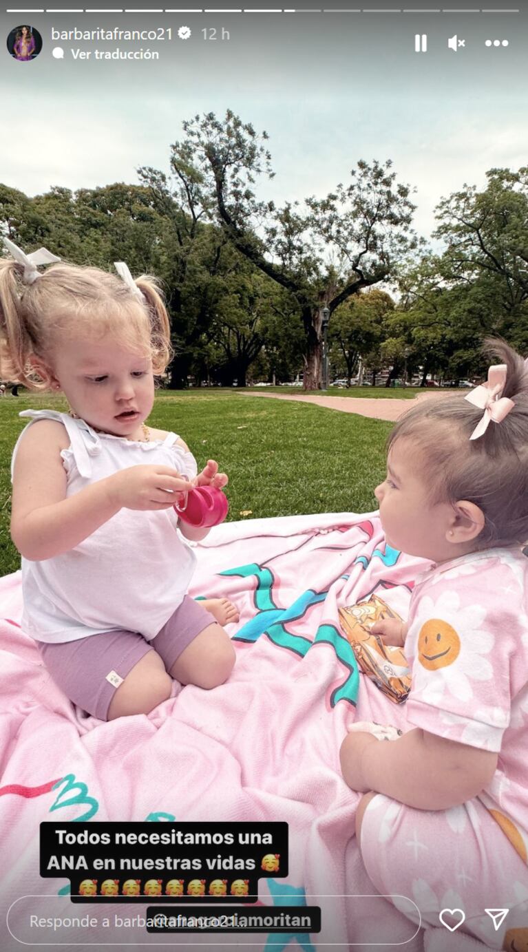 Las fotos más lindas de Ana García Moritán y Sarah Burlando jugando en la plaza