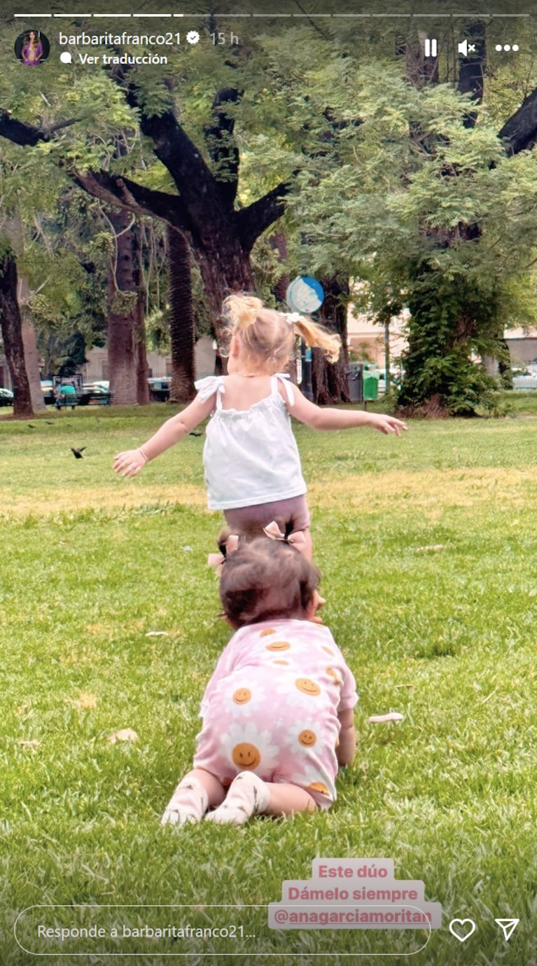Las fotos más lindas de Ana García Moritán y Sarah Burlando jugando en la plaza