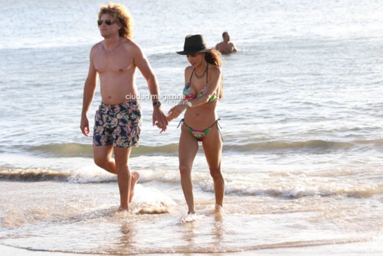 Las fotos más lindas de Gabriela Sari y Rulo Schijman en la playa junto a su hija Donna