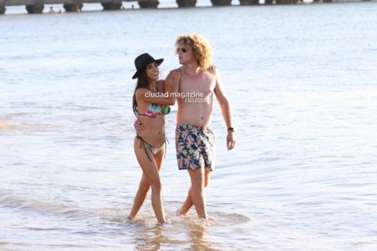 Las fotos más lindas de Gabriela Sari y Rulo Schijman en la playa junto a su hija Donna