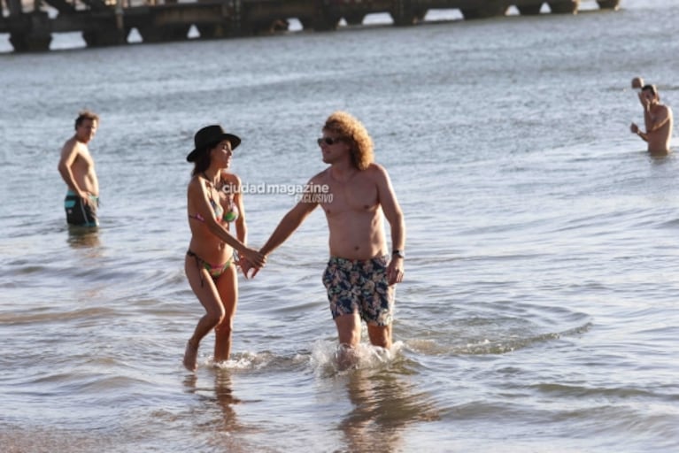 Las fotos más lindas de Gabriela Sari y Rulo Schijman en la playa junto a su hija Donna