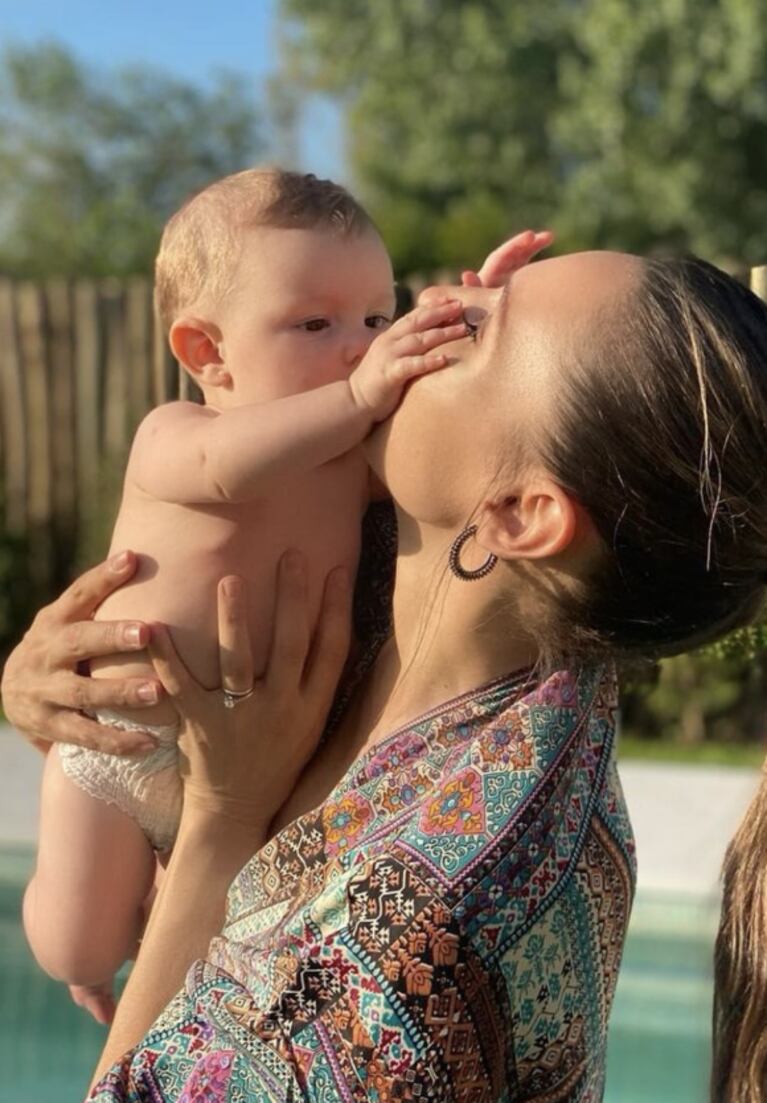 Las fotos más lindas de Pampita con Ana García Moritán en pañales