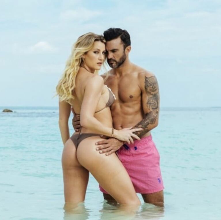 Las fotos más sexies de las vacaciones de Fabián Cubero y Mica Viciconte: lomazos y mimos a la orilla del mar