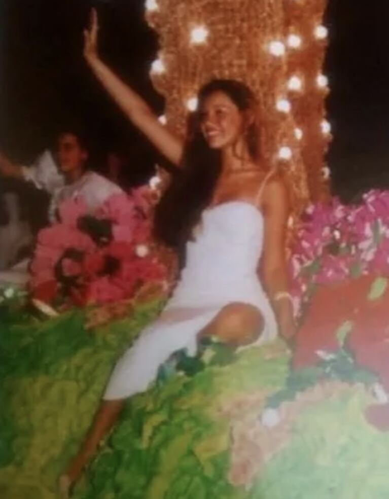 Las fotos retro de Pampita del día en el que se coronó como Reina de los Estudiantes en Jujuy
