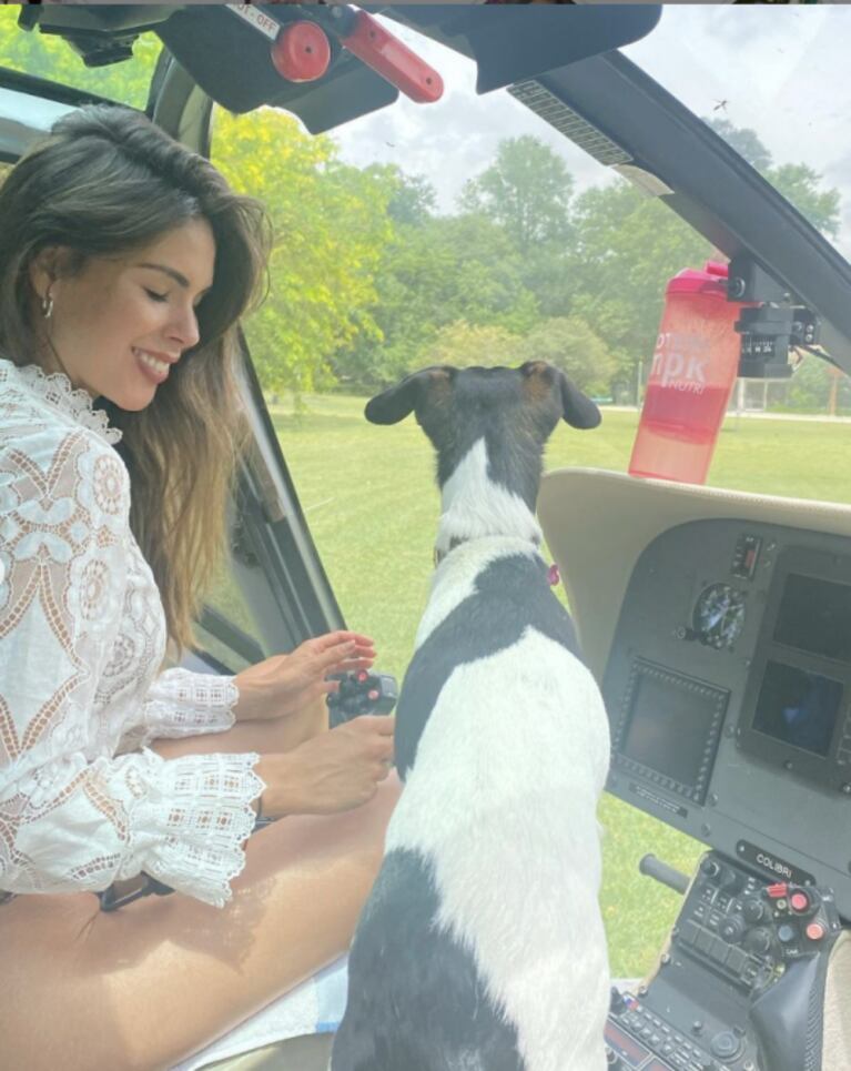 Las fotos sexies de Barby Franco posando con el helicóptero de Fernando Burlando: "Con altura"