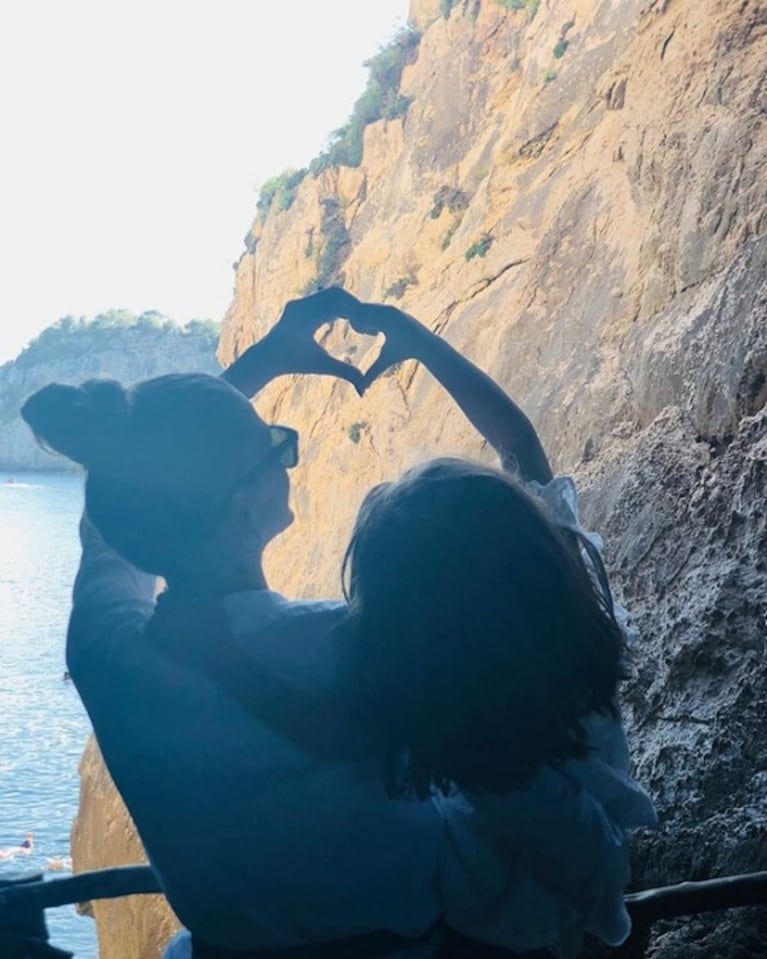 Las fotos súper dulces de la China Suárez con Magnolia y Rufina en el mar Mediterráneo