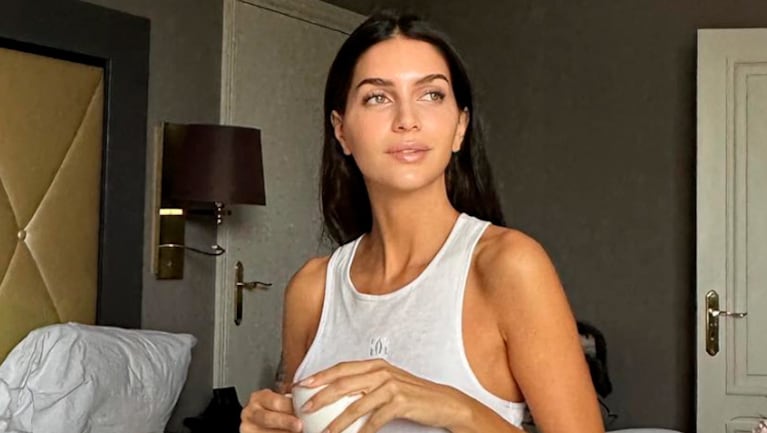 Las fotos súper sensuales de Zaira Nara desayunando en la cama.