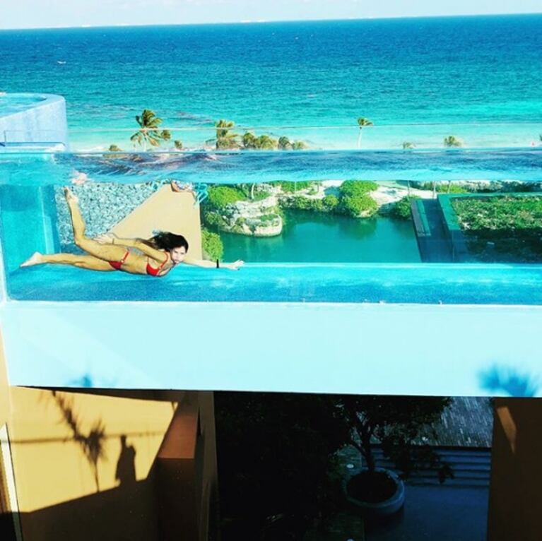 Las fotos súper sexies de la China Suárez desde México: chapuzón al agua y paisaje soñado