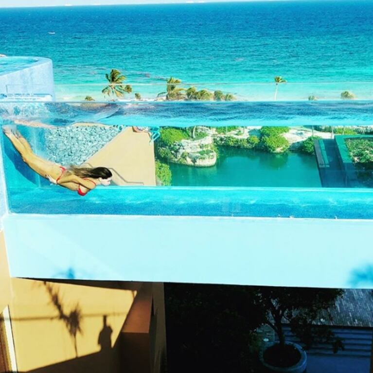 Las fotos súper sexies de la China Suárez desde México: chapuzón al agua y paisaje soñado