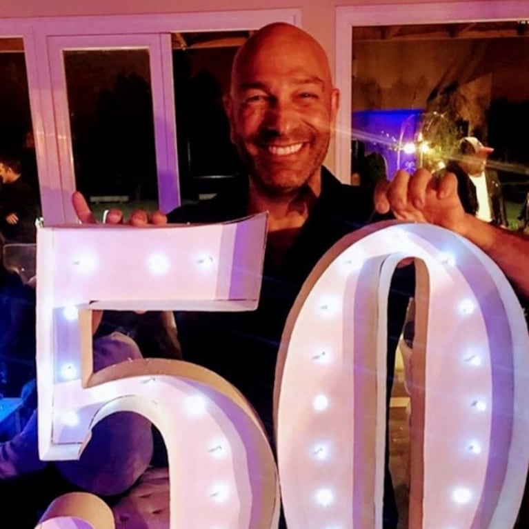 Las fotos y videos del gran festejo de cumpleaños 50 de Fredy Villarreal, recién separado de su mujer: "La pasé genial"