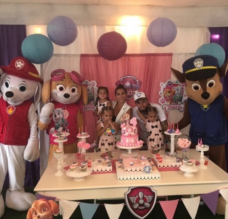 Las gemelas de Cinthia Fernández tuvieron un divertido cumpleaños en Ecuador: ¡fotos con los Minions, Batman y los perros de Paw Patrol!