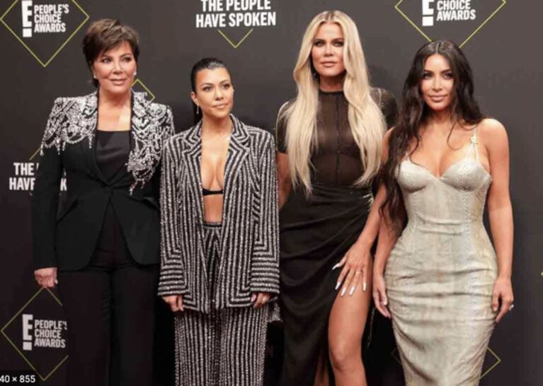 Las hermanas Kardashian cambian su celular "cada 7 días" en cuarentena obligatoria