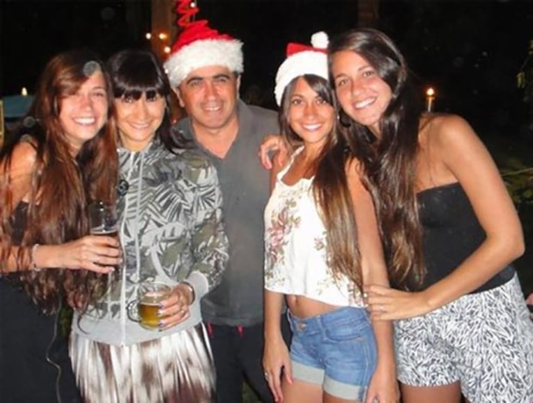 Las hermanas Roccuzzo con sus papás Patricia y José. (Foto: Web)