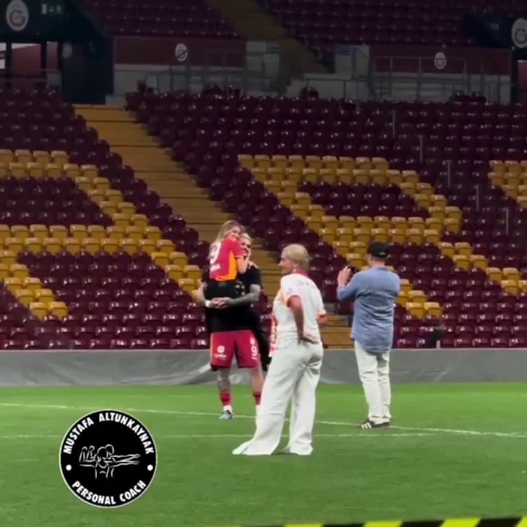 Las imágenes de Mauro Icardi con la China Suárez y los hijos de la actriz que revolucionaron las redes . Captura: Mustafa Altunkaynak.