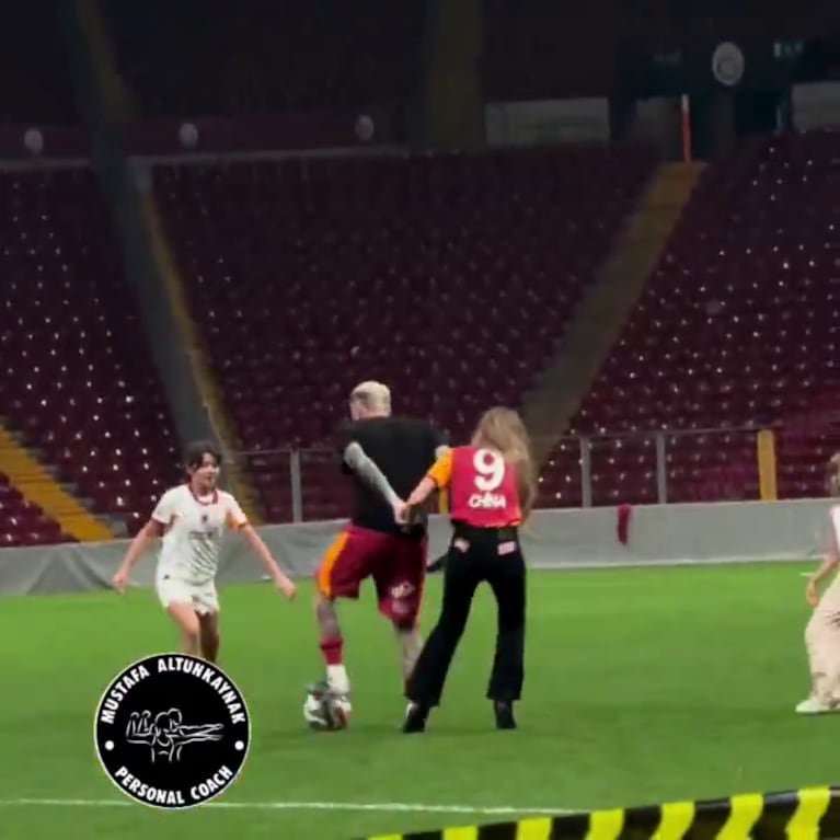 Las imágenes de Mauro Icardi con la China Suárez y los hijos de la actriz que revolucionaron las redes . Captura: Mustafa Altunkaynak.