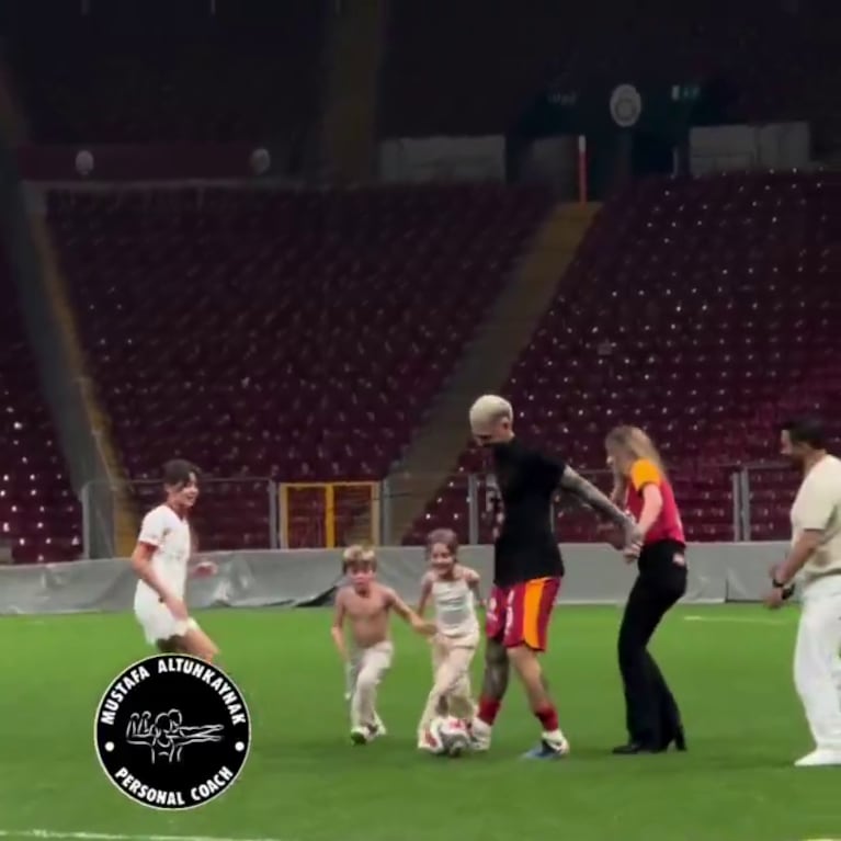 Las imágenes de Mauro Icardi con la China Suárez y los hijos de la actriz que revolucionaron las redes . Captura: Mustafa Altunkaynak.