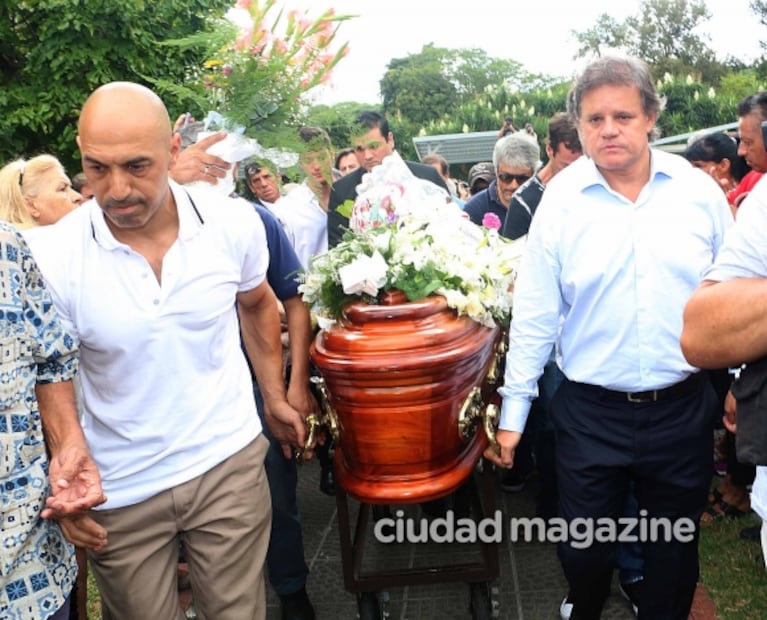 Las imágenes del doloroso último adiós a Débora Pérez Volpin en el Cementerio de la Chacarita