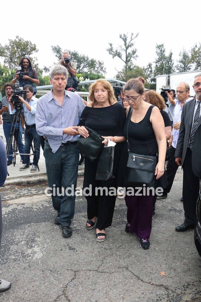 Las imágenes del doloroso último adiós a Débora Pérez Volpin en el Cementerio de la Chacarita