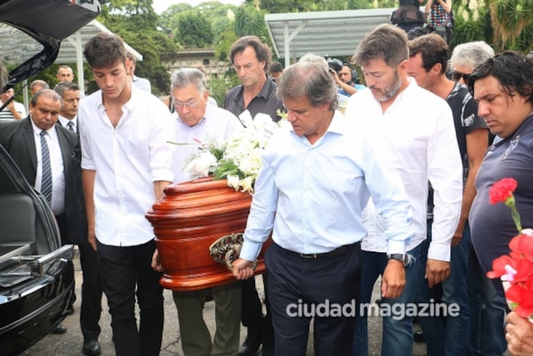 Las imágenes del doloroso último adiós a Débora Pérez Volpin en el Cementerio de la Chacarita