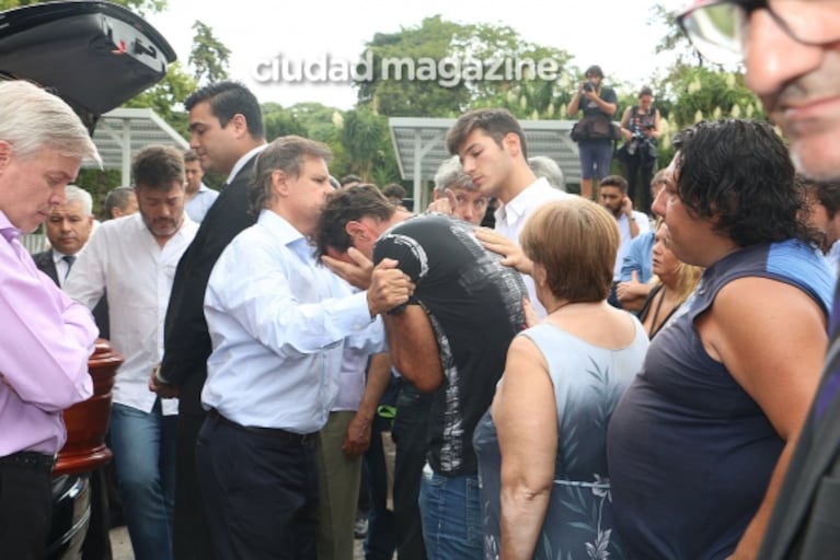 Las imágenes del doloroso último adiós a Débora Pérez Volpin en el Cementerio de la Chacarita