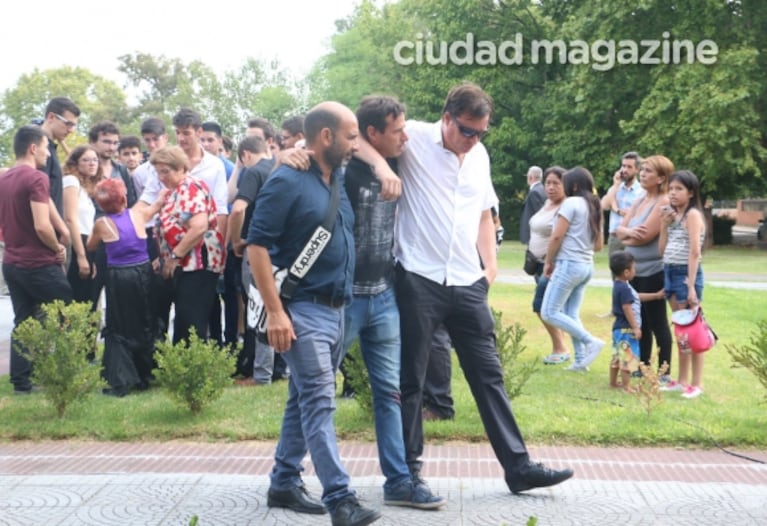 Las imágenes del doloroso último adiós a Débora Pérez Volpin en el Cementerio de la Chacarita