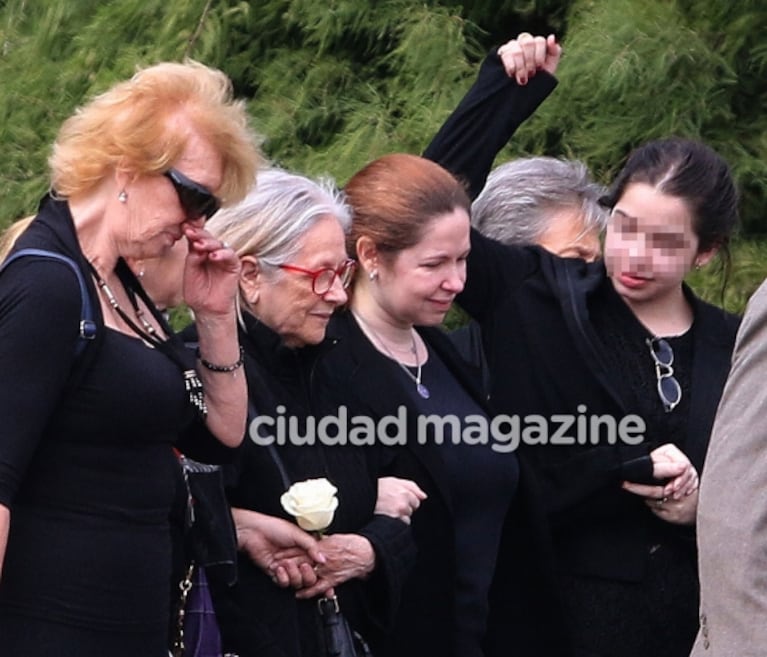 Las imágenes del doloroso último adiós de Andrea del Boca a su padre, Nicolás 