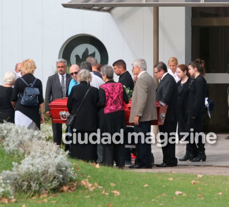 Las imágenes del doloroso último adiós de Andrea del Boca a su padre, Nicolás 