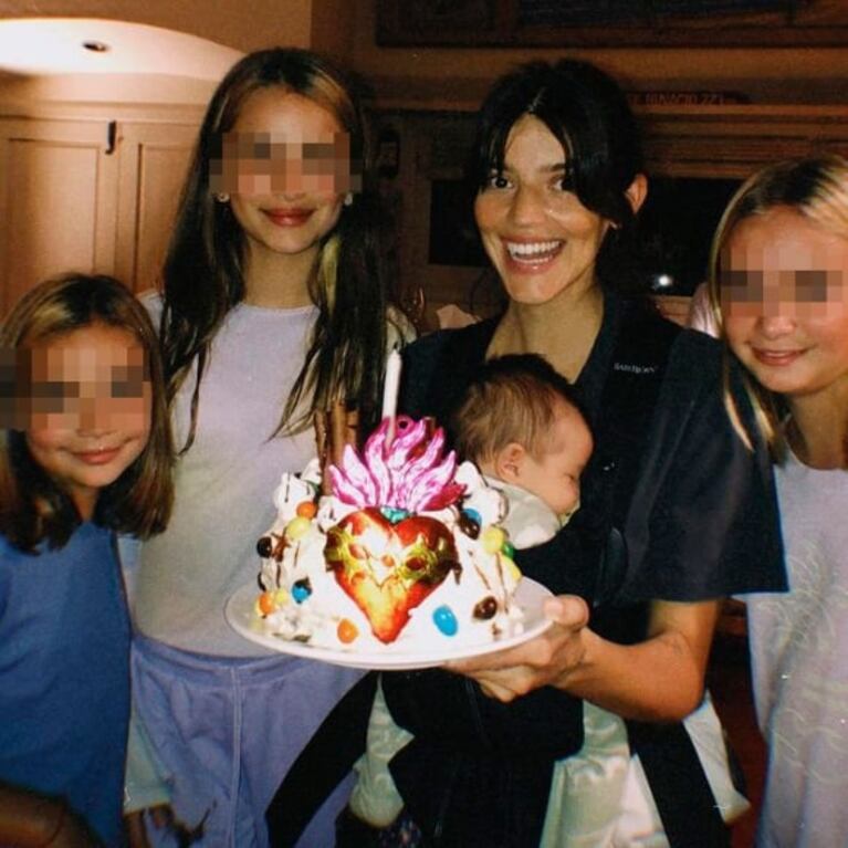 Las imágenes del primer cumpleaños de Calu Rivero con su hijo Tao, Aíto de la Rúa y su familia en Uruguay