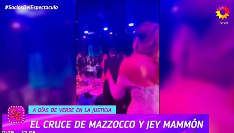 Las imágenes del tenso encuentro de Jey Mammon y Karina Mazzocco en los Martín Fierro: "Él está muy enojado"