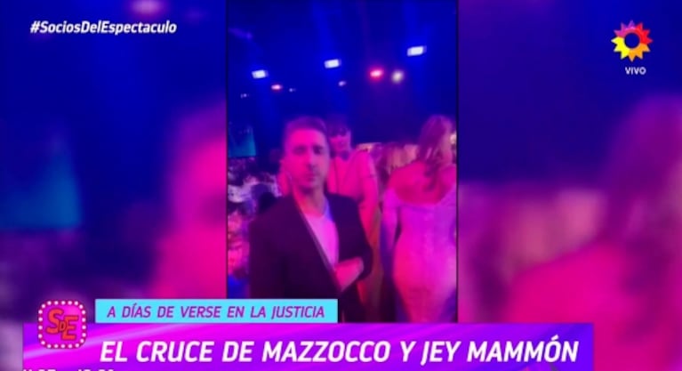 Las imágenes del tenso encuentro de Jey Mammon y Karina Mazzocco en los Martín Fierro: "Él está muy enojado"