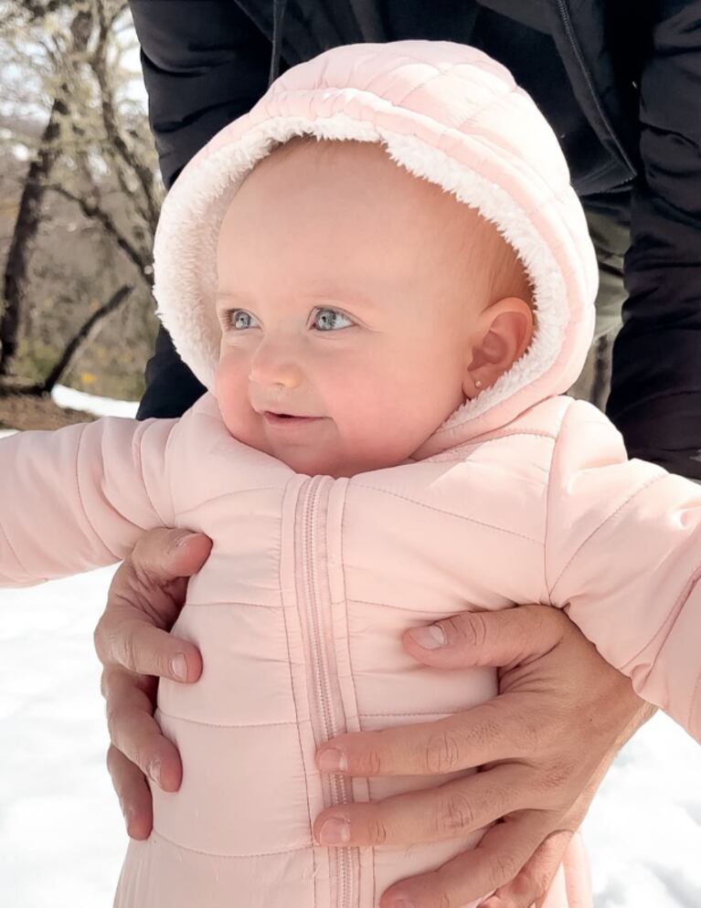 Las inolvidables vacaciones de Cande Ruggeri, Nico Maccari y la pequeña Vita en la nieve