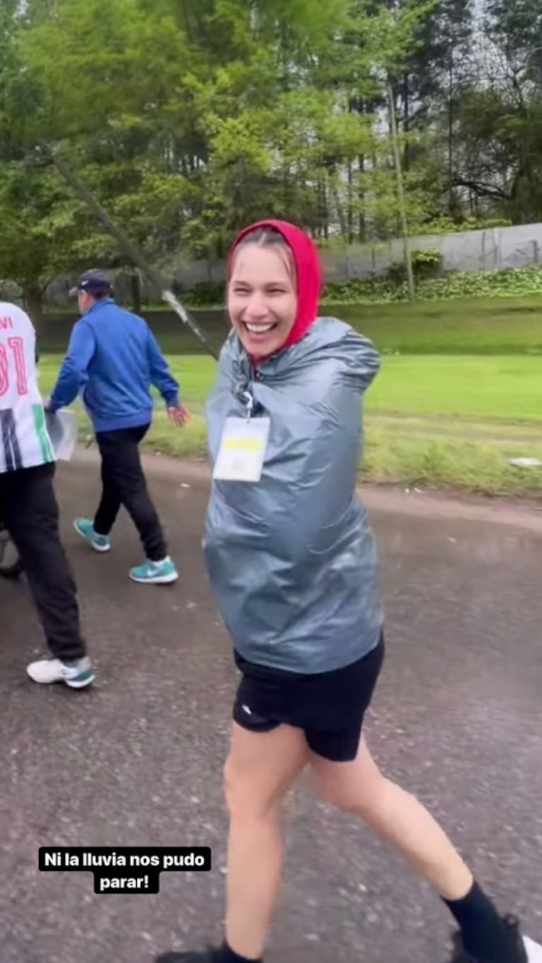 Las lágrimas de Pampita al llegar a la Basílica de Luján y encontrarse con la Virgen: "Lloramos bajo la lluvia con el corazón en la mano"