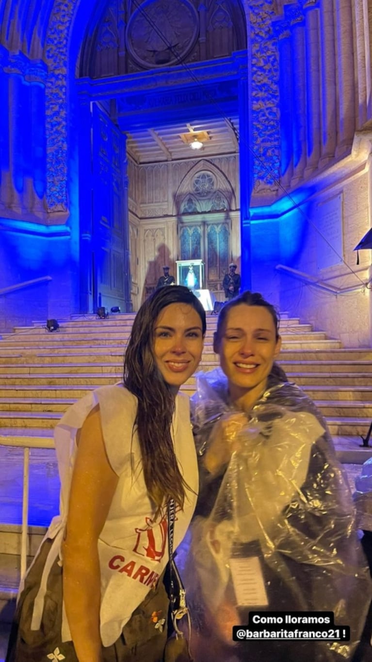 Las lágrimas de Pampita al llegar a la Basílica de Luján y encontrarse con la Virgen: "Lloramos bajo la lluvia con el corazón en la mano"