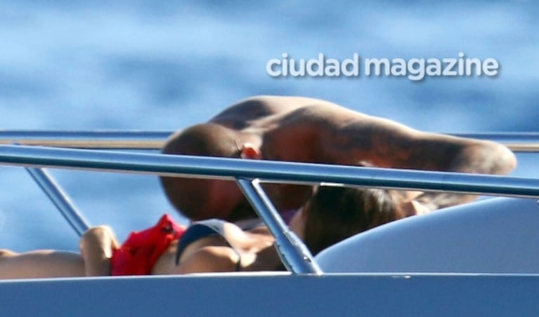 Las lujosas y apasionadas vacaciones de los Beckham en un yate: ¡mimos, lomazos y familia!