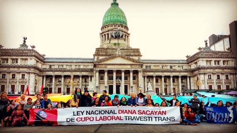 Las personas trans ya pueden enviar CV para trabajar en el sector público bonaerense