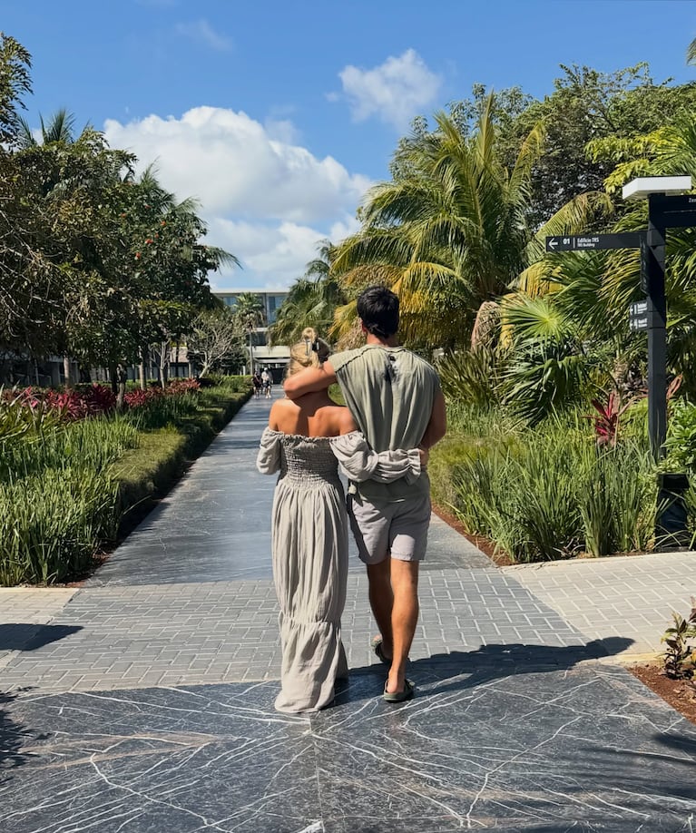 Las piruetas acuáticas de Laurita Fernández y su novio en la mini luna de miel en El Caribe | Créditos: Instagram @holasoylaurita