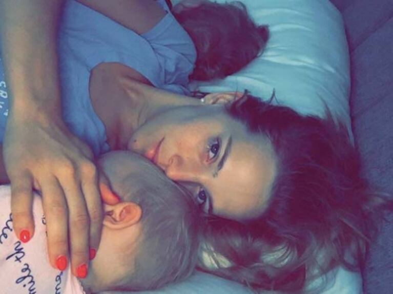 Las postales más dulces de Luisana Lopilato haciendo colecho con sus hijos: “Amo mis mañanas”