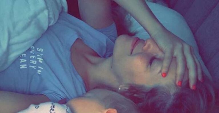 Las postales más dulces de Luisana Lopilato haciendo colecho con sus hijos: “Amo mis mañanas”